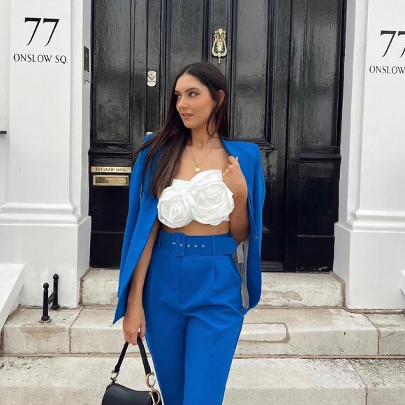 Zara Tops - *last one*Zara BLOGGERS FAV floral appliqué crop top